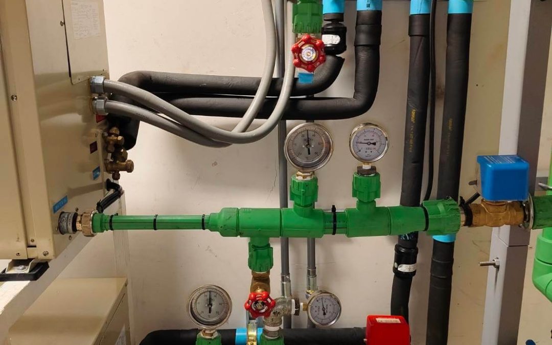 งานติดตั้งแอร์ คอย์ร้อนระบายร้อนด้วยน้ำ บ.อนันดา